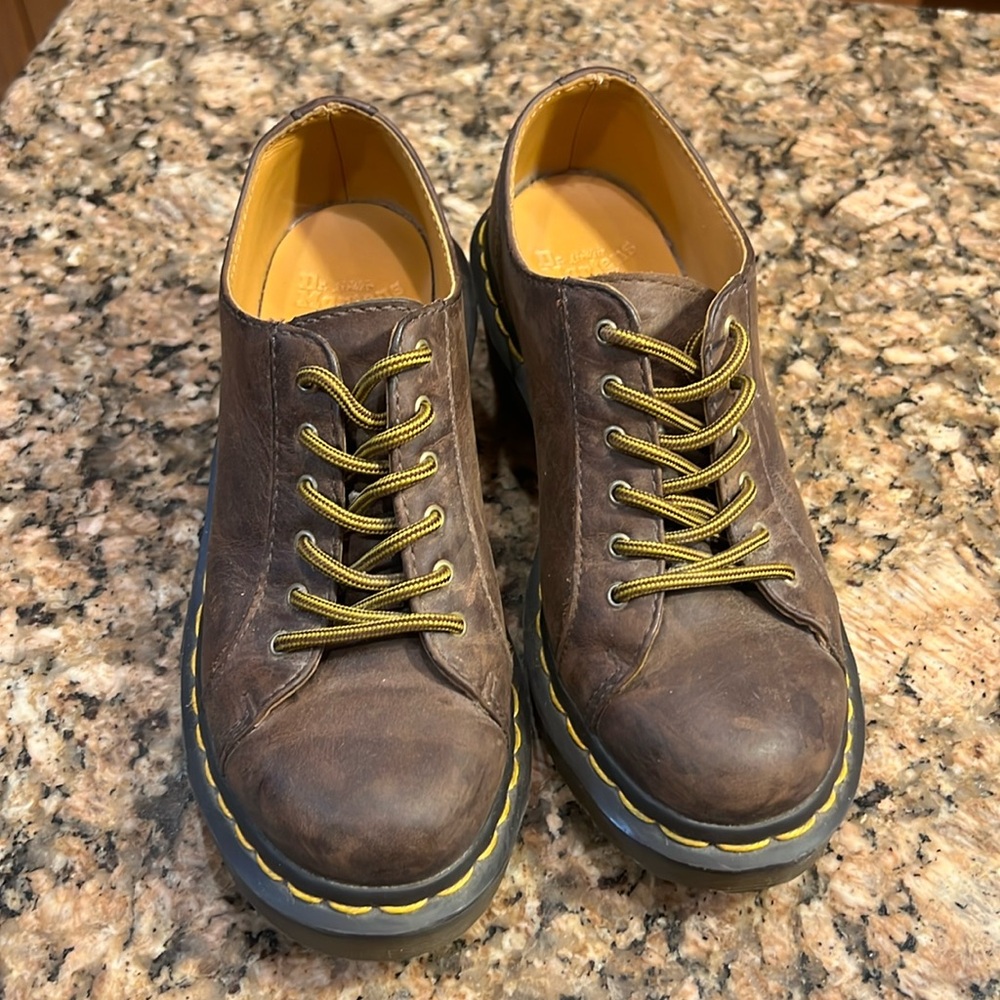 Dr. Martens Bronwyn Brown like new Distressed Size 5 US Oxford Heel Creepers